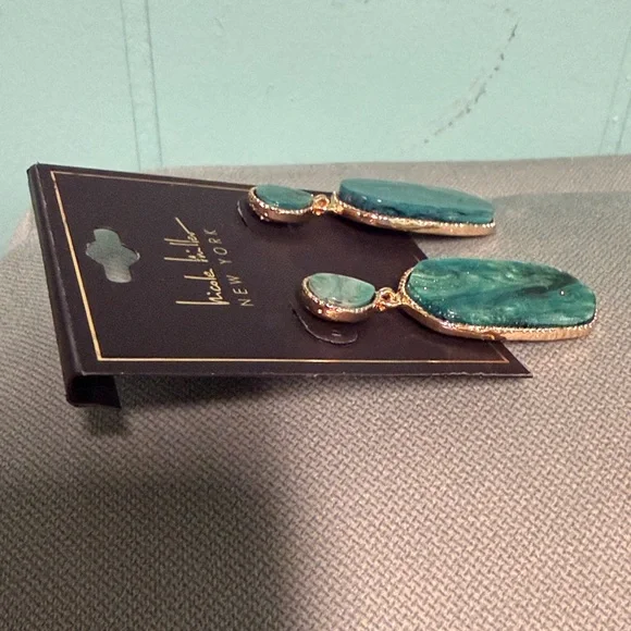 BNWT NICOLE MILLER FAUX MALACHITE MARBLED GOLD TONE DROP POST BACK EARRINGS - Picture 4 of 5